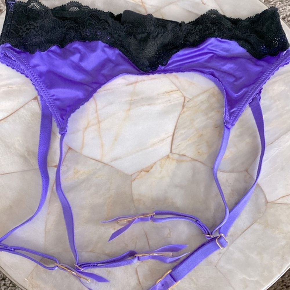 VICTORIA'S SECRET VERY SEXY LACE TRIM GARTER BELT LUSCIOUS LAVENDER XS/SMALL